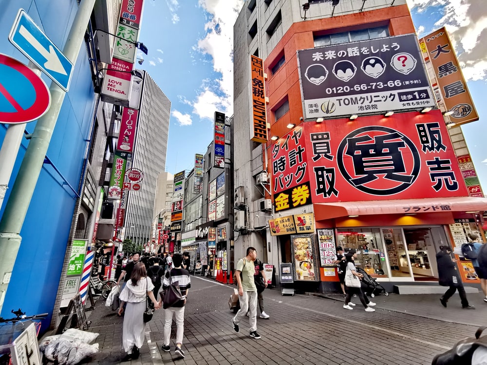 Our Japan Language study tours for teenagers take us to Ikebukuro, where we enjoy shopping, anime culture, and delicious food.